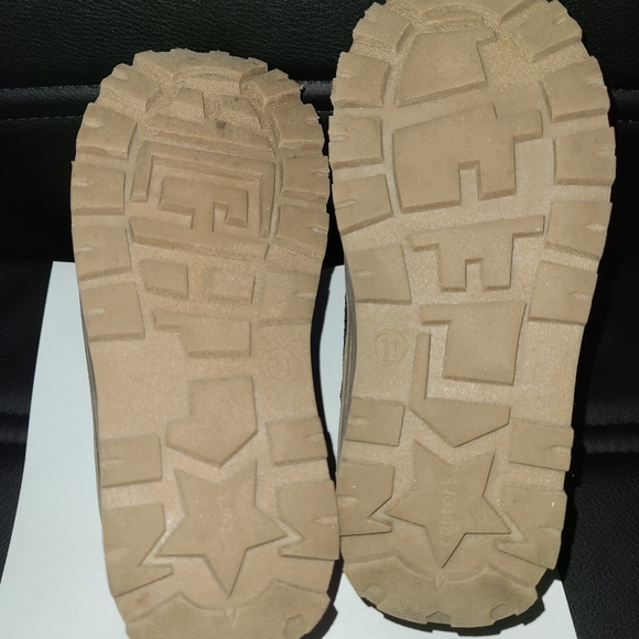 Boys Carters boots - Picture 4 of 4